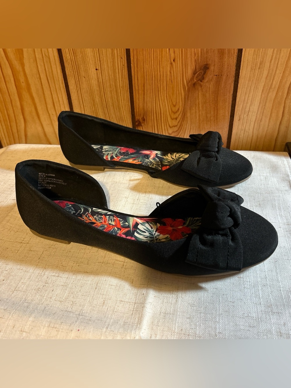 Serra Memory foam women’s shoes ballet Flats Size 9 Black fabric Bow-Accent
